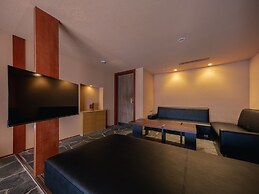 OTARU RETREAT by Onko Chishin