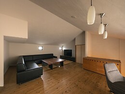 OTARU RETREAT by Onko Chishin