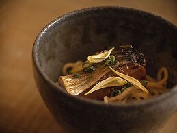 OTARU RETREAT by Onko Chishin