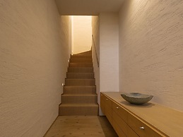 OTARU RETREAT by Onko Chishin