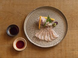 OTARU RETREAT by Onko Chishin