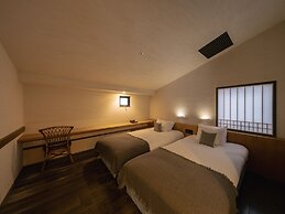 OTARU RETREAT by Onko Chishin