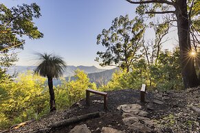 Spicers Peak Lodge