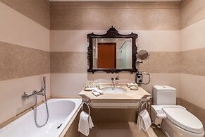 Convento do Espinheiro, Historic Hotel & Spa