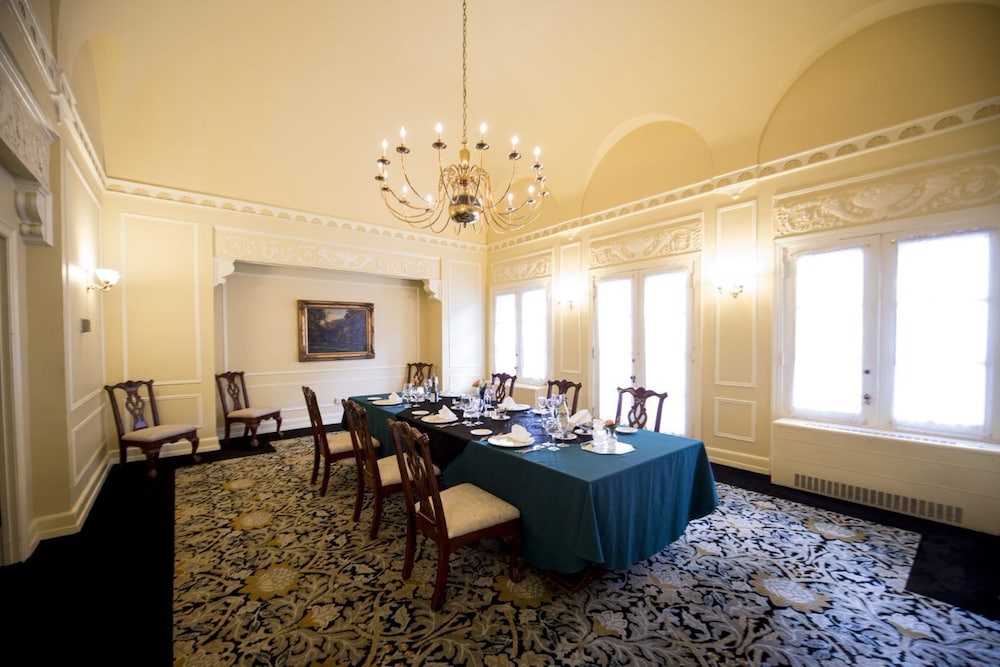 Arlington Resort Hotel and Spa