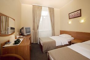 Maxima Irbis Hotel