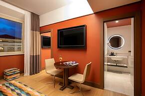 The Independent Hotel