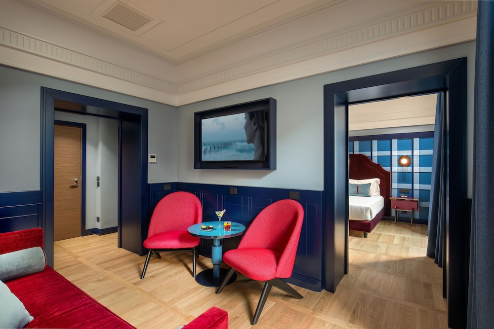 The Independent Hotel