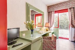 Marina Club Hotel