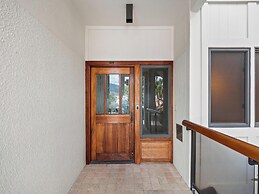 Puunoa  - CoralTree Residence Collection