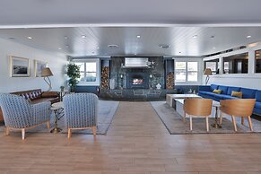 Oak Island Resort & Conference Centre