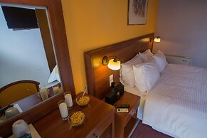 Mirabel Hotel