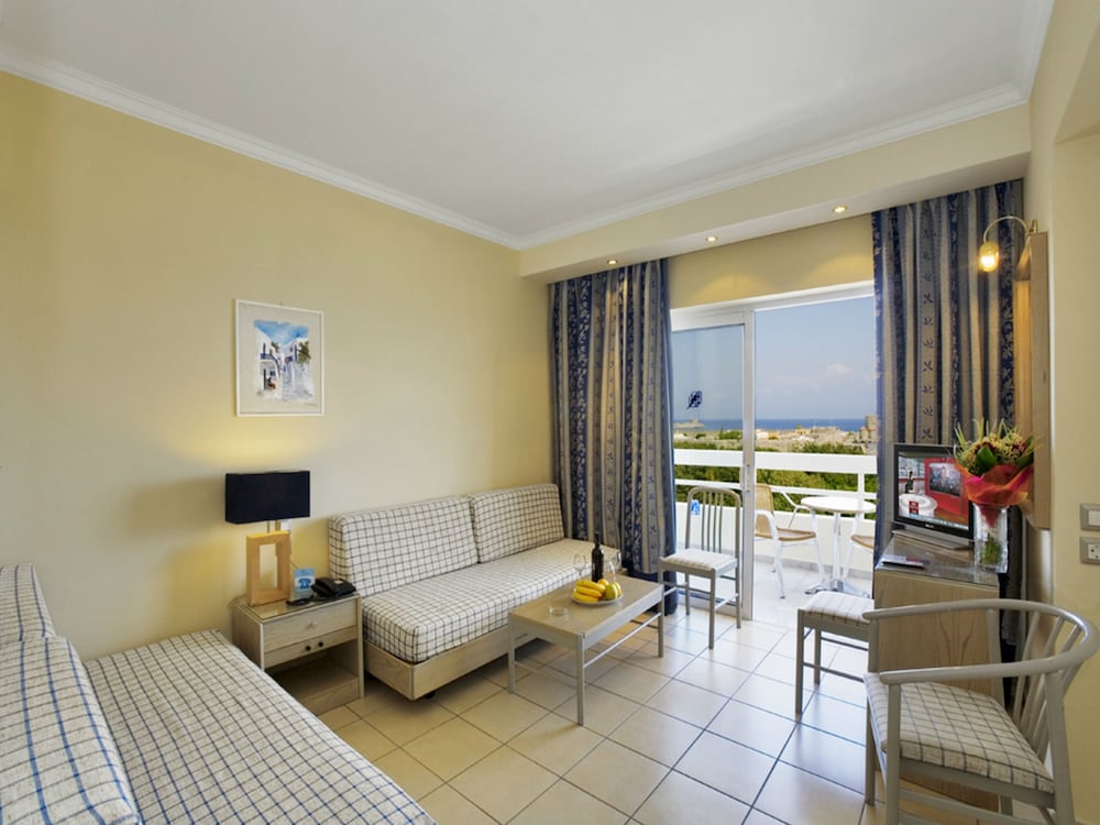 Athineon Hotel
