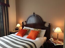 Taunton House Hotel