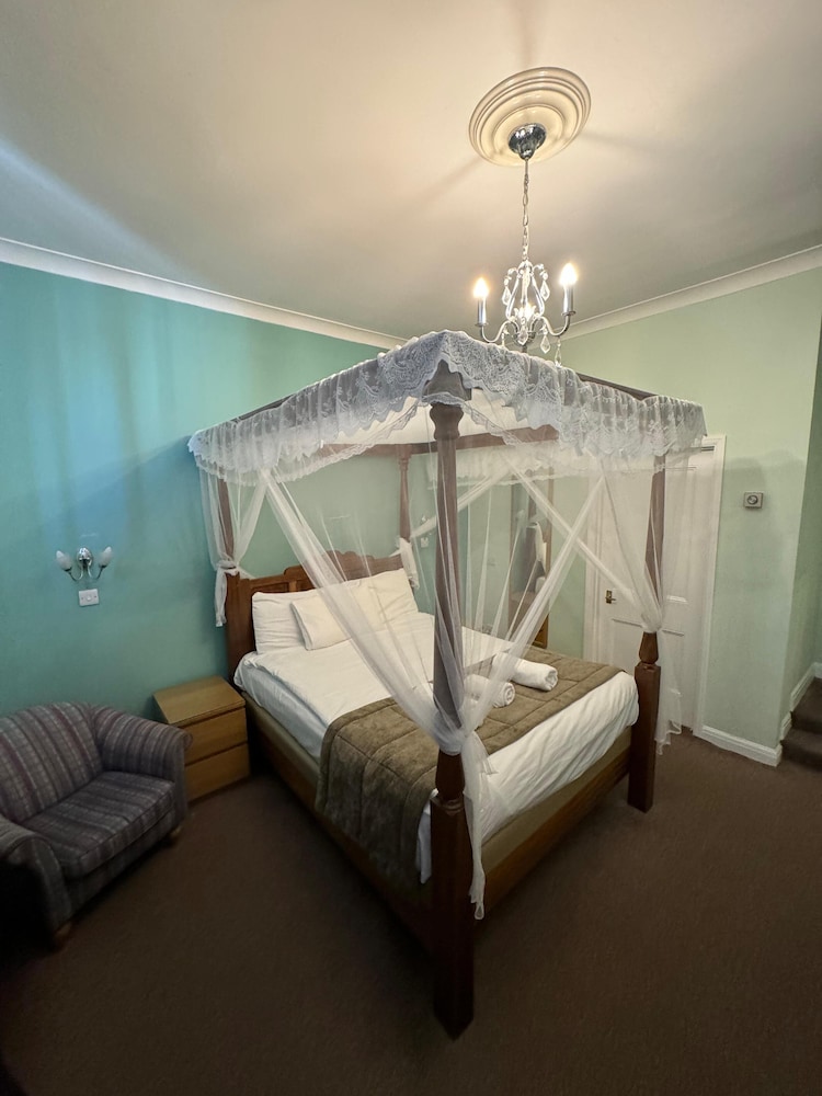 The George Hotel