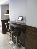 Crestfield Hotel