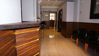 Crestfield Hotel