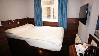 Crestfield Hotel