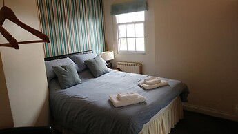 The Three Horseshoes - Inn