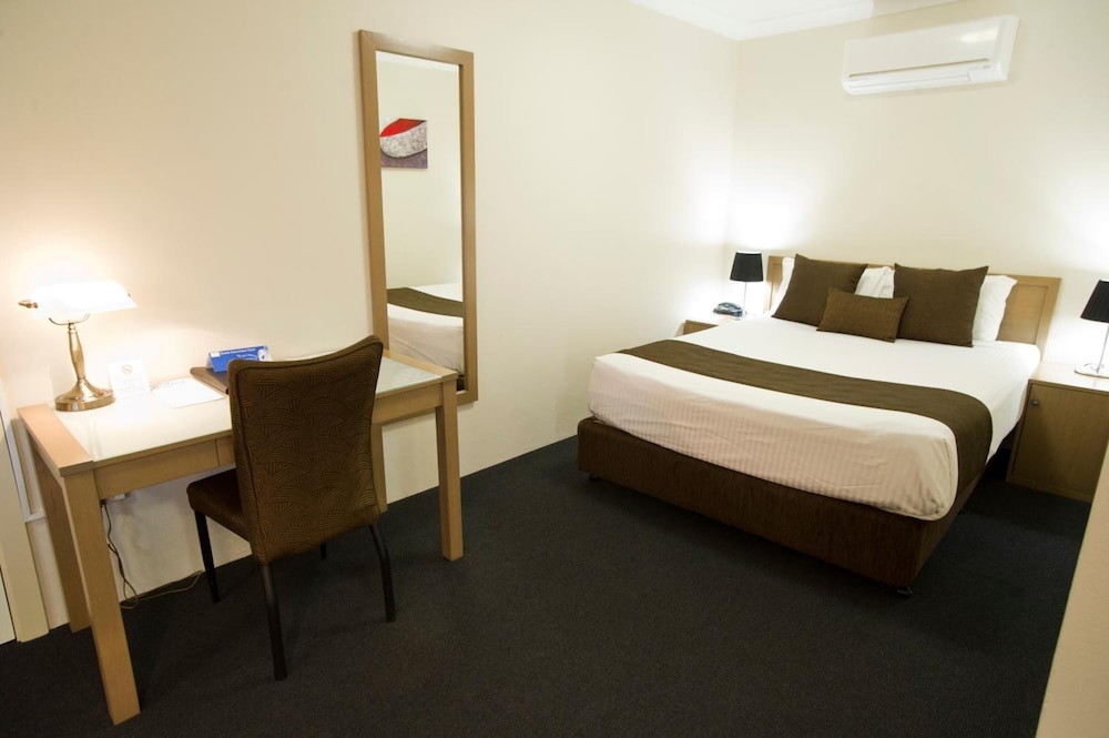 Noah's Mid City Motor Inn