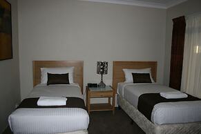 Noah's Mid City Motor Inn