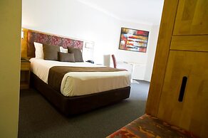 Noah's Mid City Motor Inn