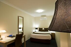 Noah's Mid City Motor Inn