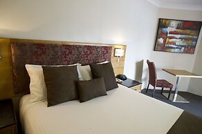 Noah's Mid City Motor Inn