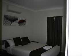 Noah's Mid City Motor Inn