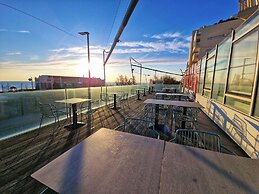 City Hotel