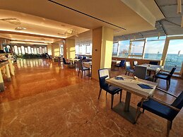 City Hotel