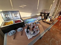 City Hotel