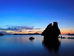 Lagen Island Resort