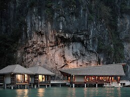 Lagen Island Resort