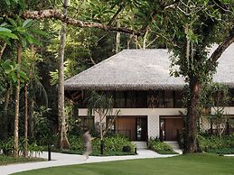 Lagen Island Resort