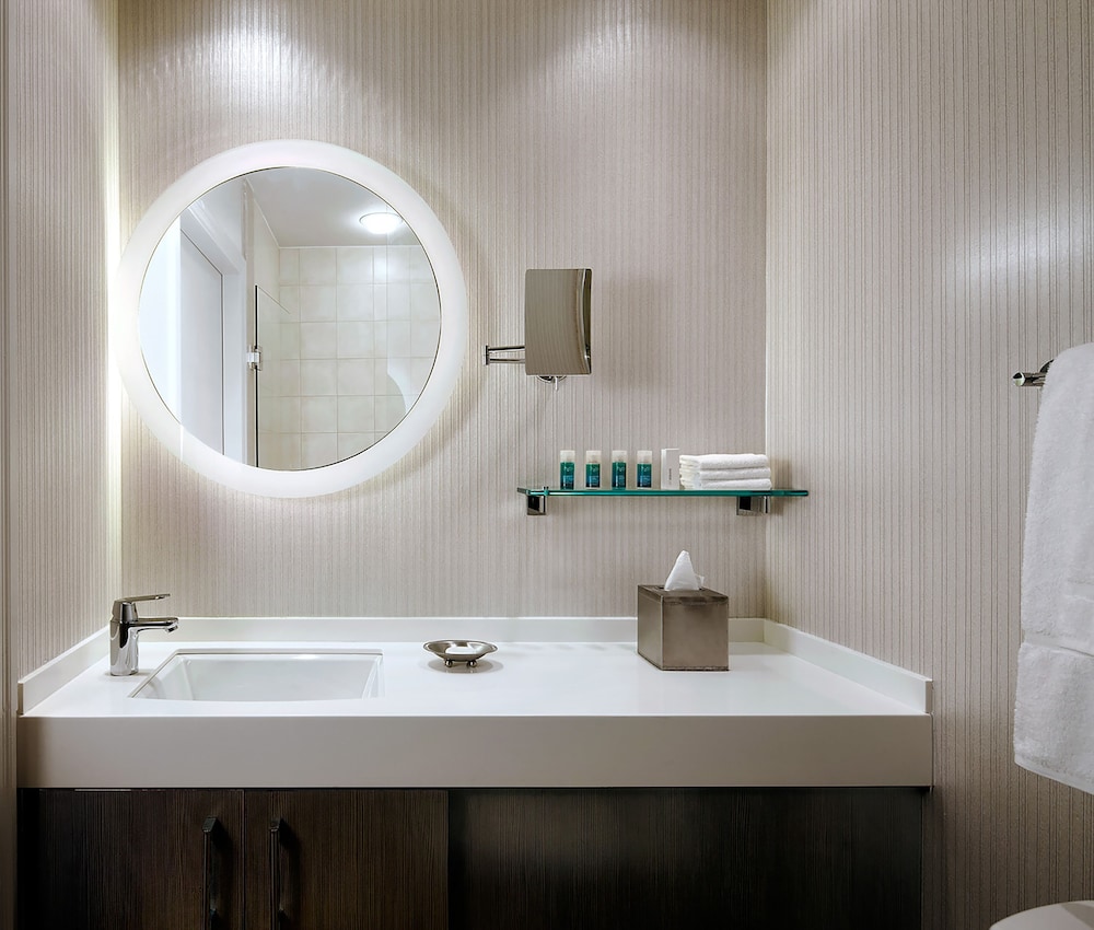 One King West Hotel & Residence