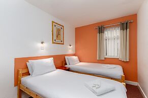 The Sandringham Court Hotel and Apartment