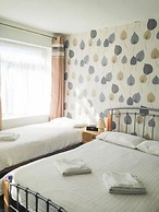 The Sandringham Court Hotel and Apartment