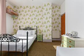 The Sandringham Court Hotel and Apartment