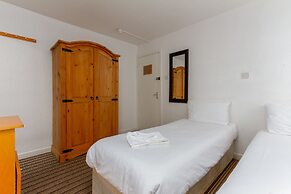 The Sandringham Court Hotel and Apartment