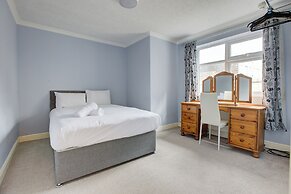 The Sandringham Court Hotel and Apartment