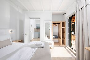 Bella Vista Beach Hotel and Studios