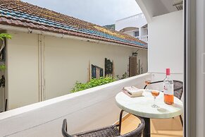 Bella Vista Beach Hotel and Studios