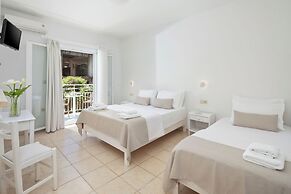 Bella Vista Beach Hotel and Studios