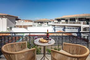 Bella Vista Beach Hotel and Studios