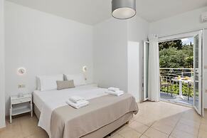 Bella Vista Beach Hotel and Studios