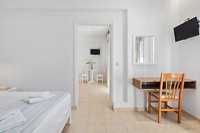 Bella Vista Beach Hotel and Studios