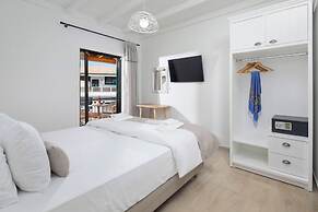 Bella Vista Beach Hotel and Studios