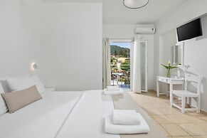 Bella Vista Beach Hotel and Studios