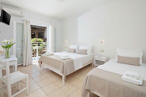 Bella Vista Beach Hotel and Studios